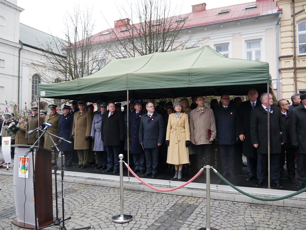 Posłanka Bożena Kamińska dopytuje - czemu nie mogła przemawiać podczas suwalskich obchodów Święta Niepodległości