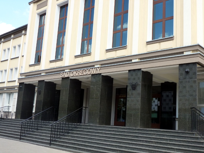 W Białymstoku rozpoczął się proces kuriera w procederze oszustw "na policjanta"