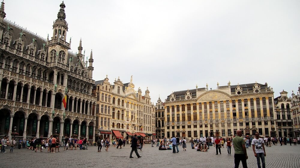 Maseczki znów obowiązkowe na ulicach w całej Brukseli