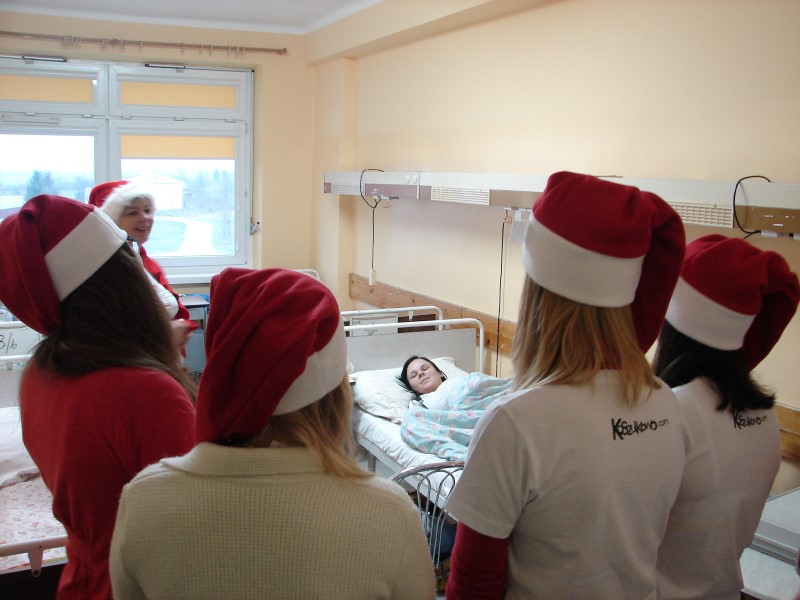Wesprą dobrym słowem i rozdadzą mikołajkowe upominki - łomżyńscy studenci odwiedzą szpitale w Podlaskiem