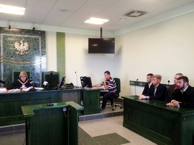 Sąd uniewinnił 8 członków Młodzieży Wszechpolskiej - nie zakłócali manifestacji KOD