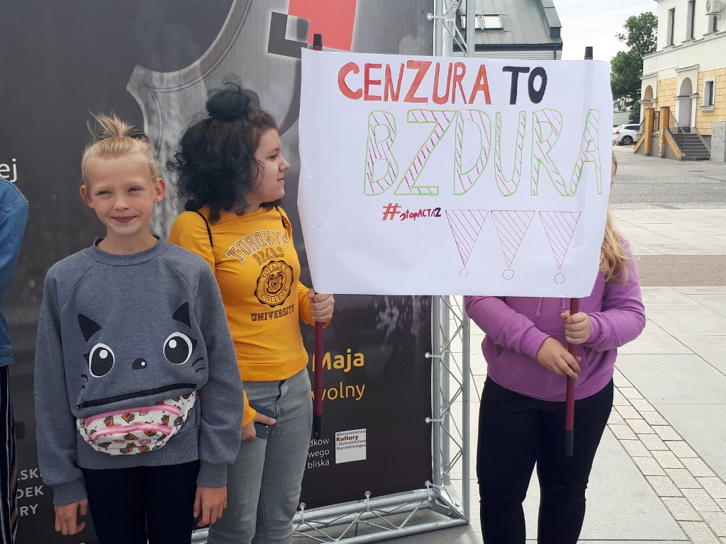 "To Europa, nie Korea" - młodzi suwalczanie protestują przeciwko "ACTA 2"