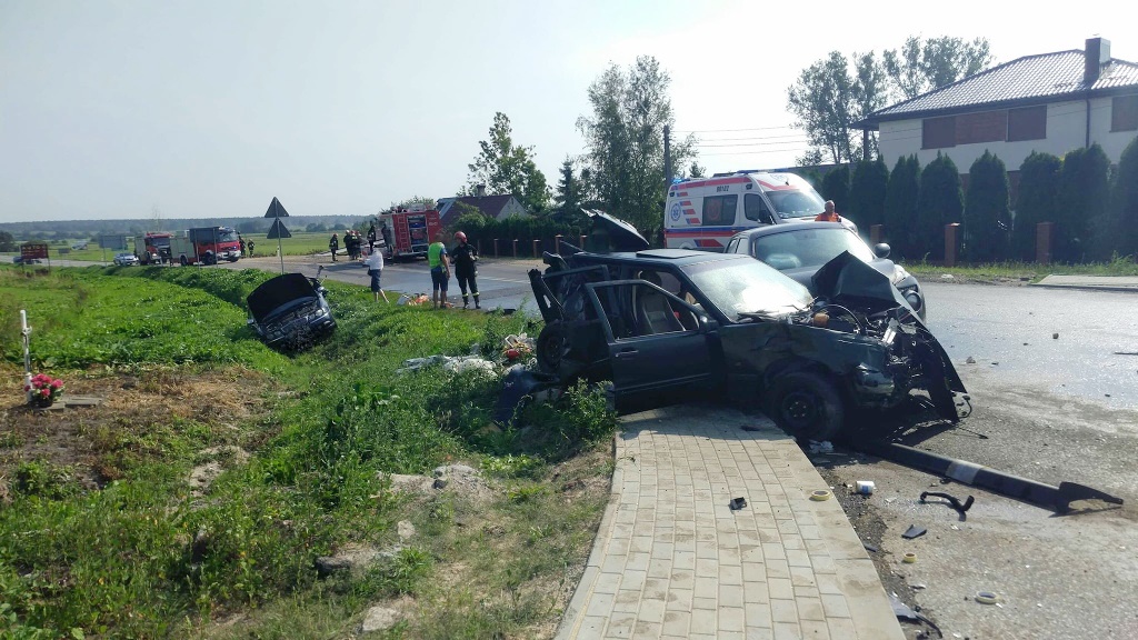 Pięć samochodów zderzyło się w Knyszynie - 2 osoby w szpitalu