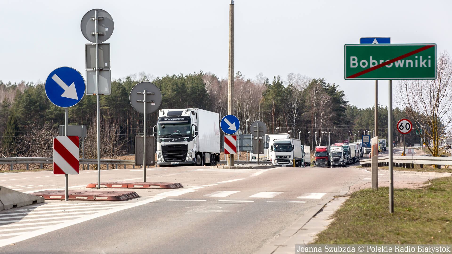 Po miesiącu przerwy - znowu kolejka tirów w Bobrownikach