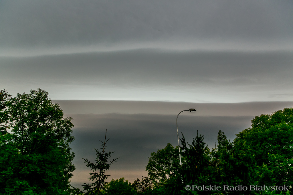 Burze w Podlaskiem - problemy z prądem, opóźnione pociągi