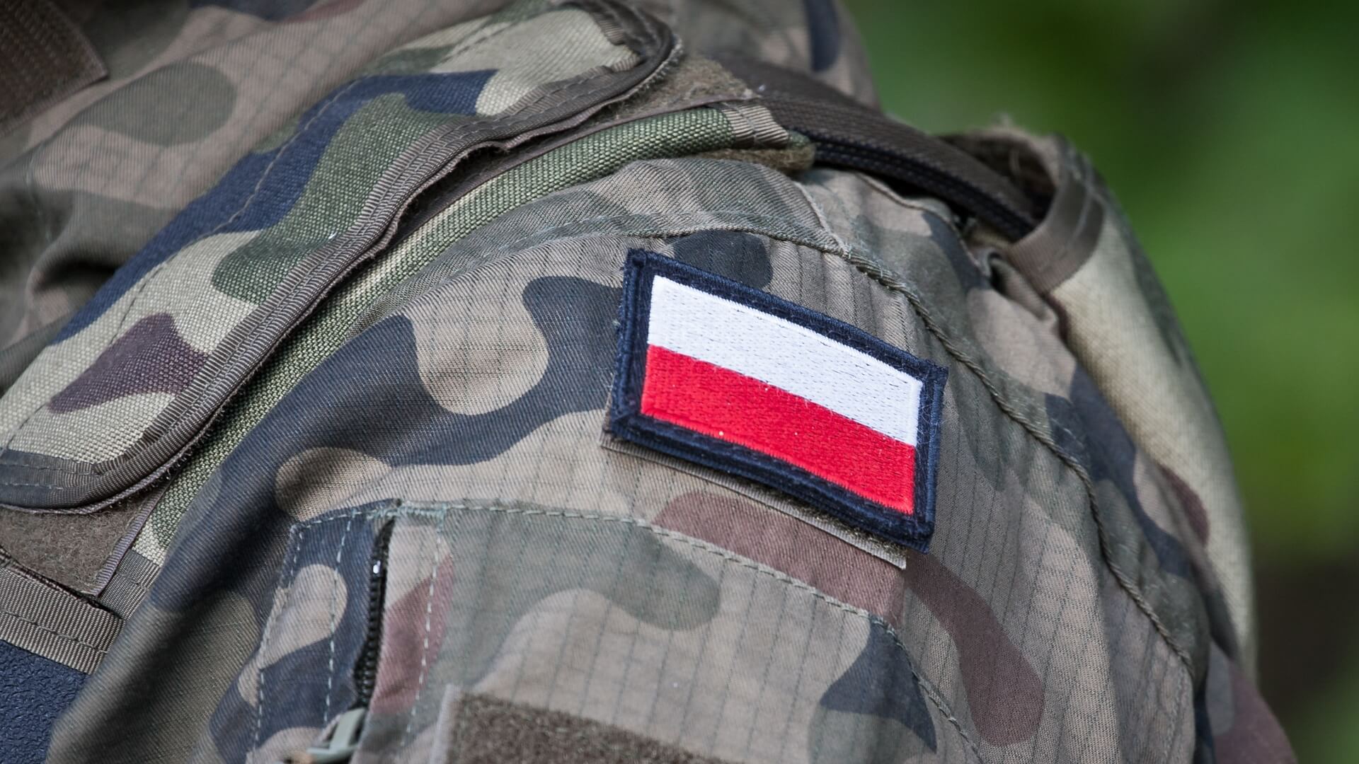 Młodzież z klas mundurowych Zakładu Doskonalenia Zawodowego w Suwałkach wspiera chorego żołnierza