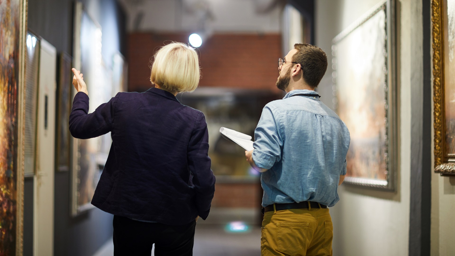 Czym zajmują się krytycy sztuki?