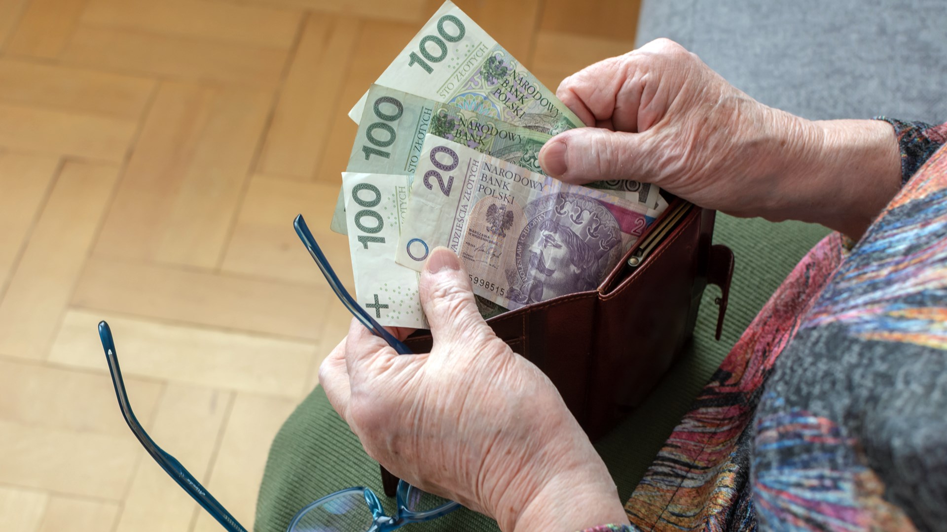 Seniorka z Białegostoku oddała oszustce ponad tysiąc złotych