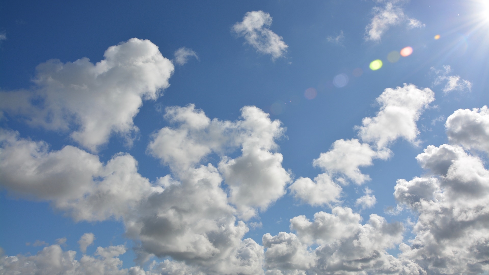 Przedmiot znaleziony na polu w powiecie augustowskim to prawdopodobnie balon meteorologiczny