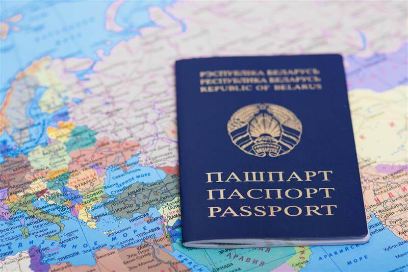 Władze Białorusi unieważniły paszport abp. Kondrusiewicza