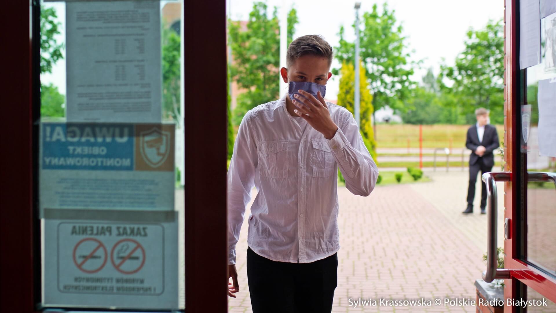 Szkoły mogą składać zamówienia na bezpłatne płyny do dezynfekcji i maseczki