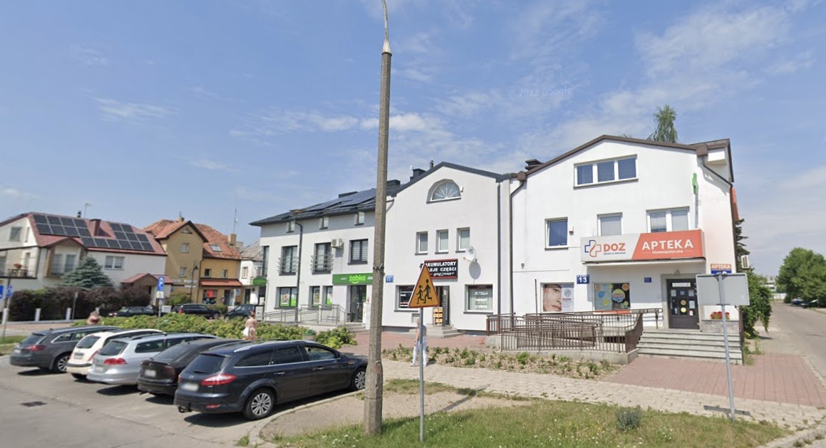 Suwalczanie z ulicy Witosa upominają się o remont chodnika w pobliżu sklepu i apteki