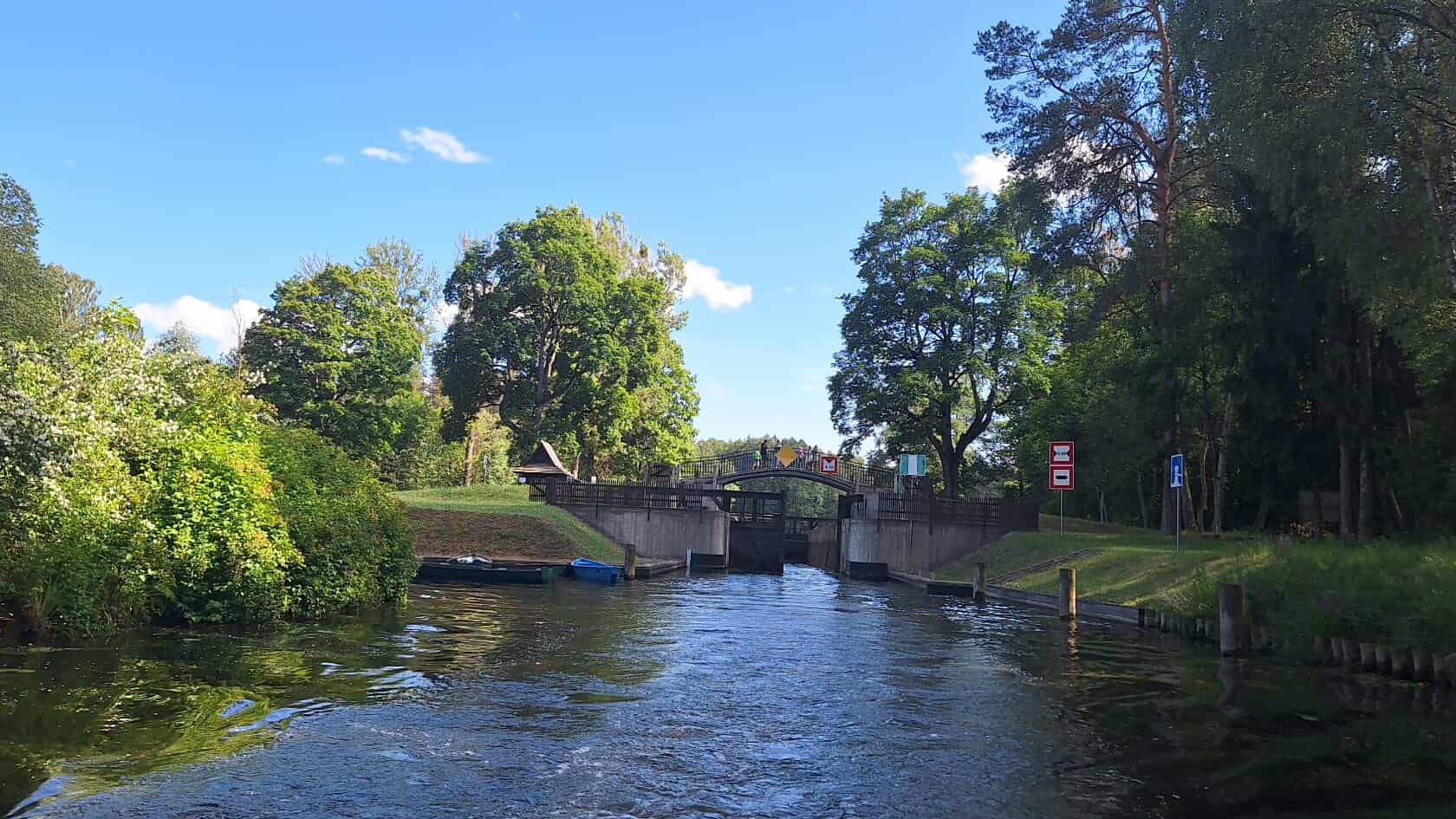Nie ma utrudnień w żegludze na Kanale Augustowskim - zapewniają Wody Polskie