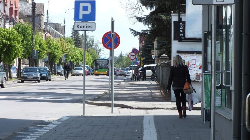 Mieszkańcy Augustowa skarżą się na zbyt małą liczbę parkometrów w strefie płatnego parkowania