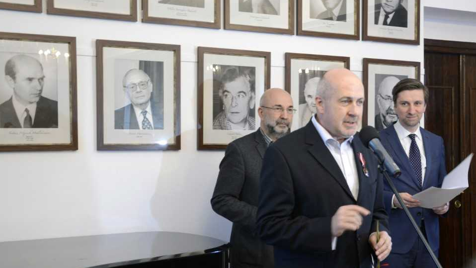 Pochodzący z Suwałk artysta odznaczony medalem Gloria Artis