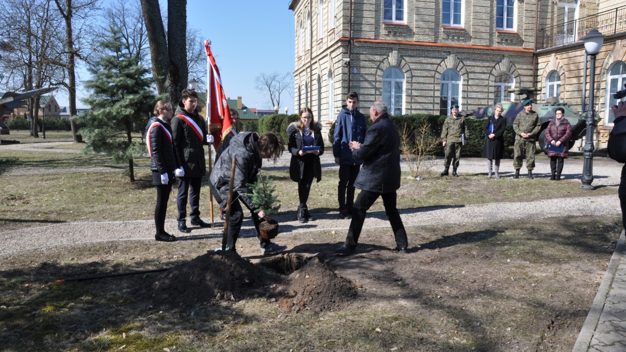 Suwalscy uczniowie upamiętnili przedwojennego posła na Sejm