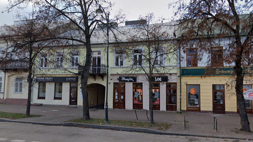 Chce usunąć dymiący komin w jednej z kamienic, ale nie zgadza się na to konserwator zabytków