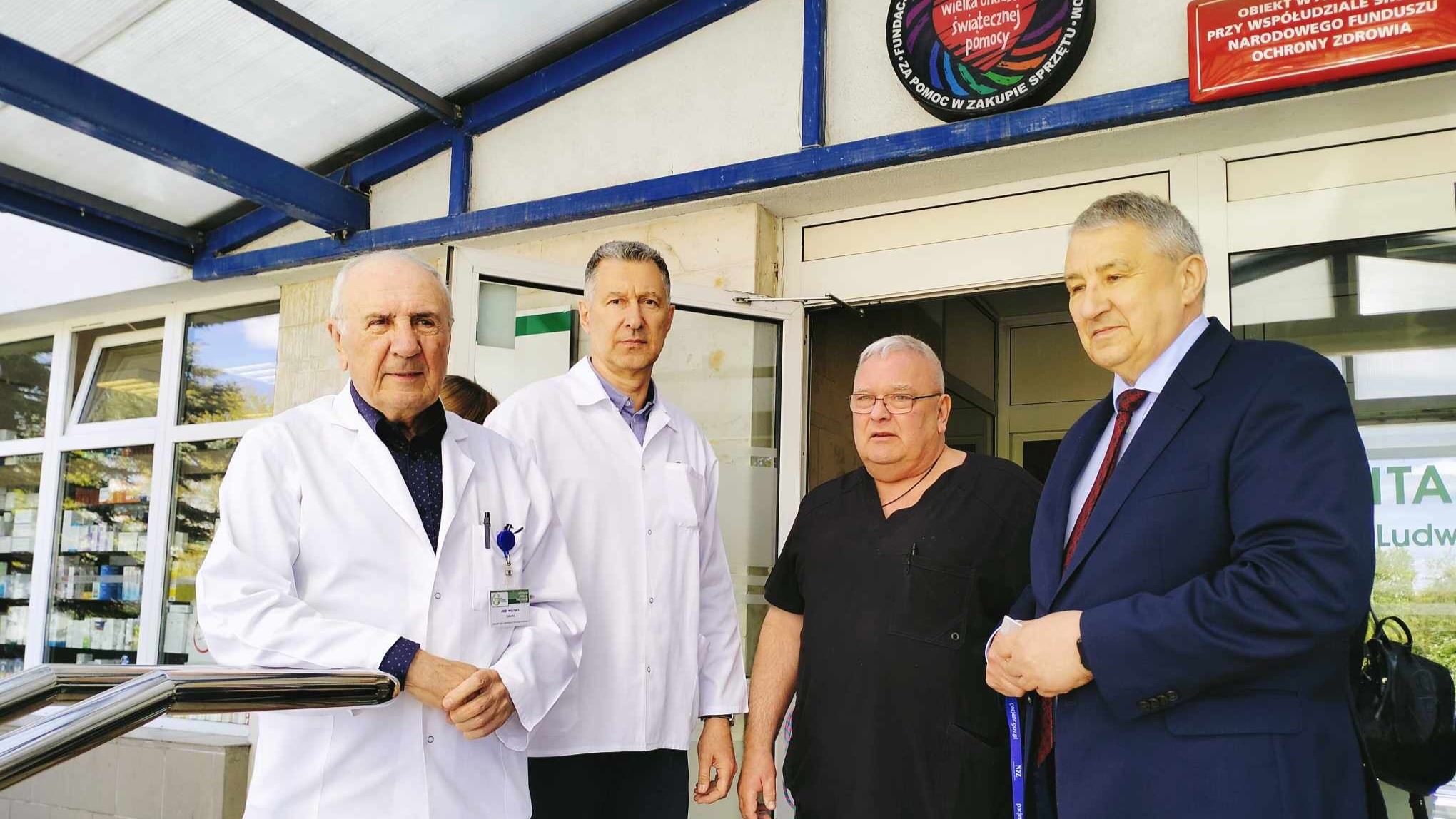 Pracownicy suwalskiego szpitala minutą ciszy uczcili pamięć zamordowanego w Krakowie ortopedy