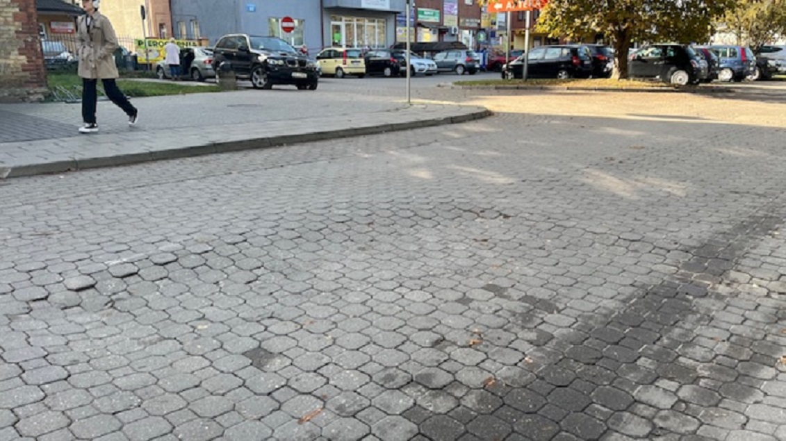 Uwaga kierowcy korzystający z parkingu przy banku PKO BP w Suwałkach!