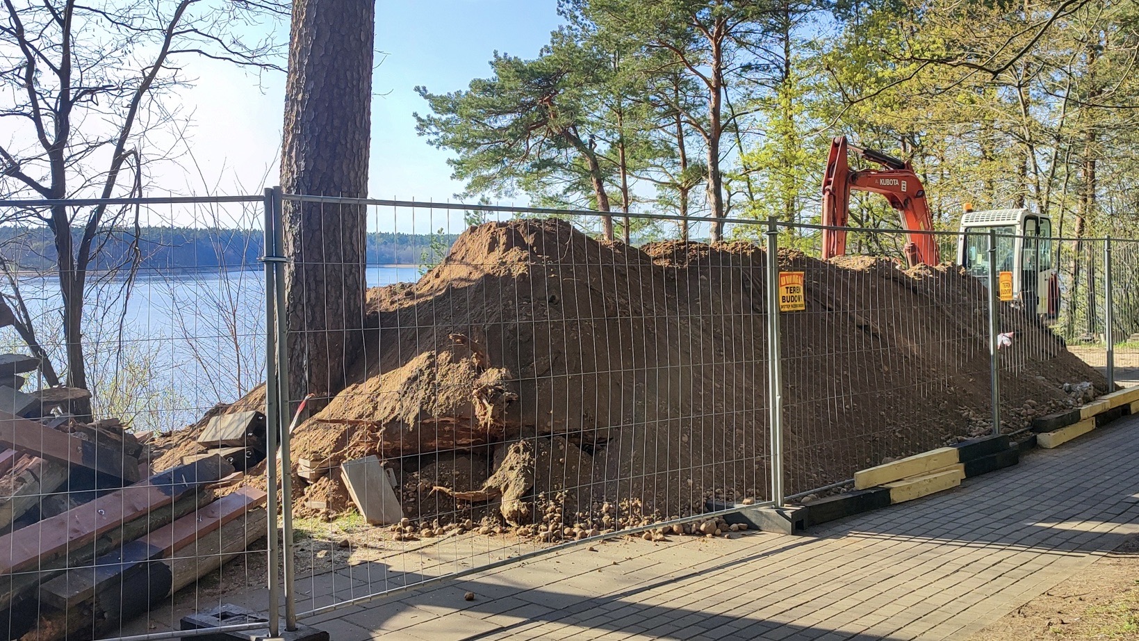 Robotnicy musieli usunąć to co zrobili wcześniej