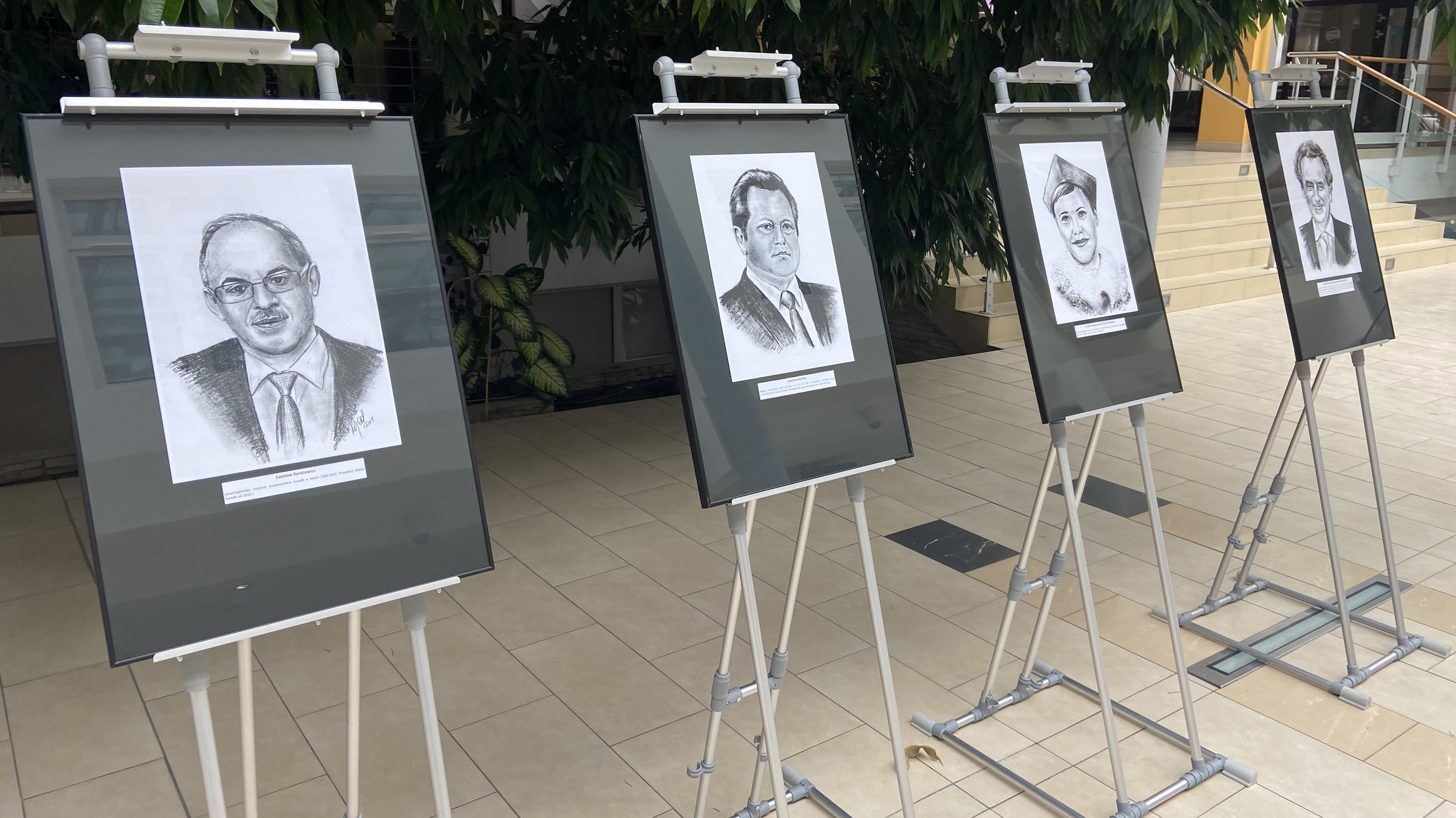 Wystawa portretów autorstwa Macieja Jedlińskiego