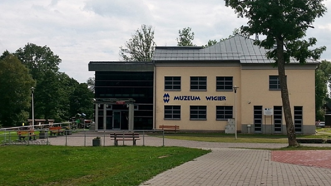 Czy latem suwalskie autobusy miejskie powinny kursować do plaży w Starym Folwarku?