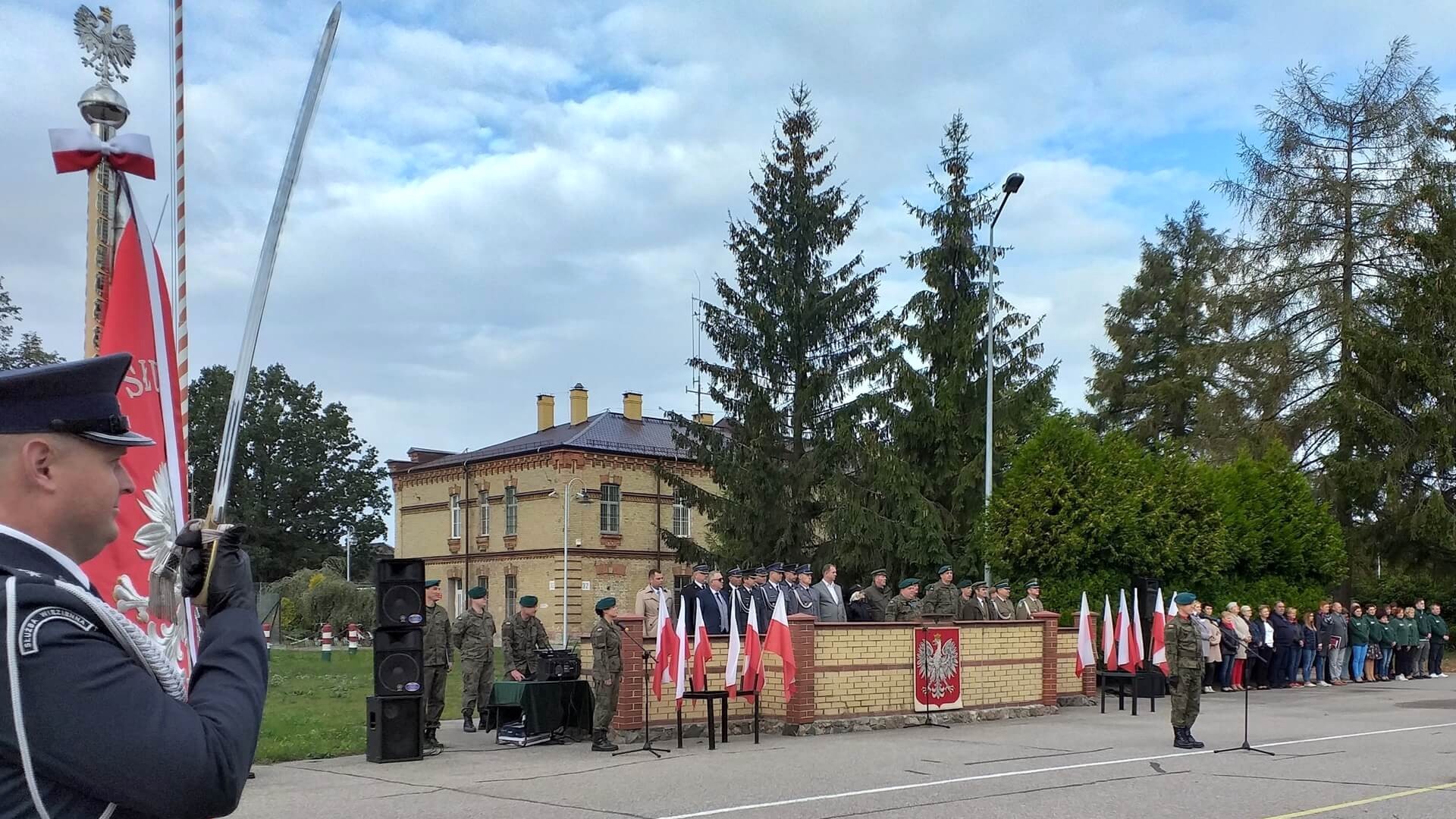Hołd ofiarom sowieckiej napaści na Polskę oddali żołnierze 14. Dywizjonu Artylerii Przeciwpancernej w Suwałkach