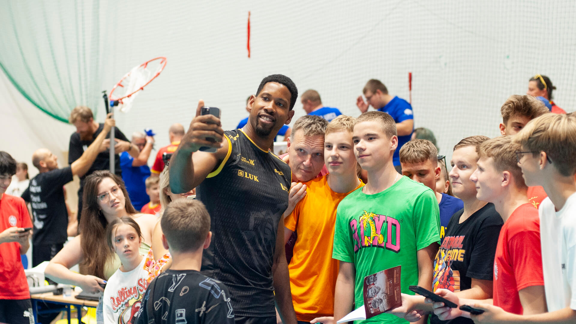 Siatkarskie gwiazdy na parkiecie i trybunach można było podziwiać w SP 50 [zdjęcia]