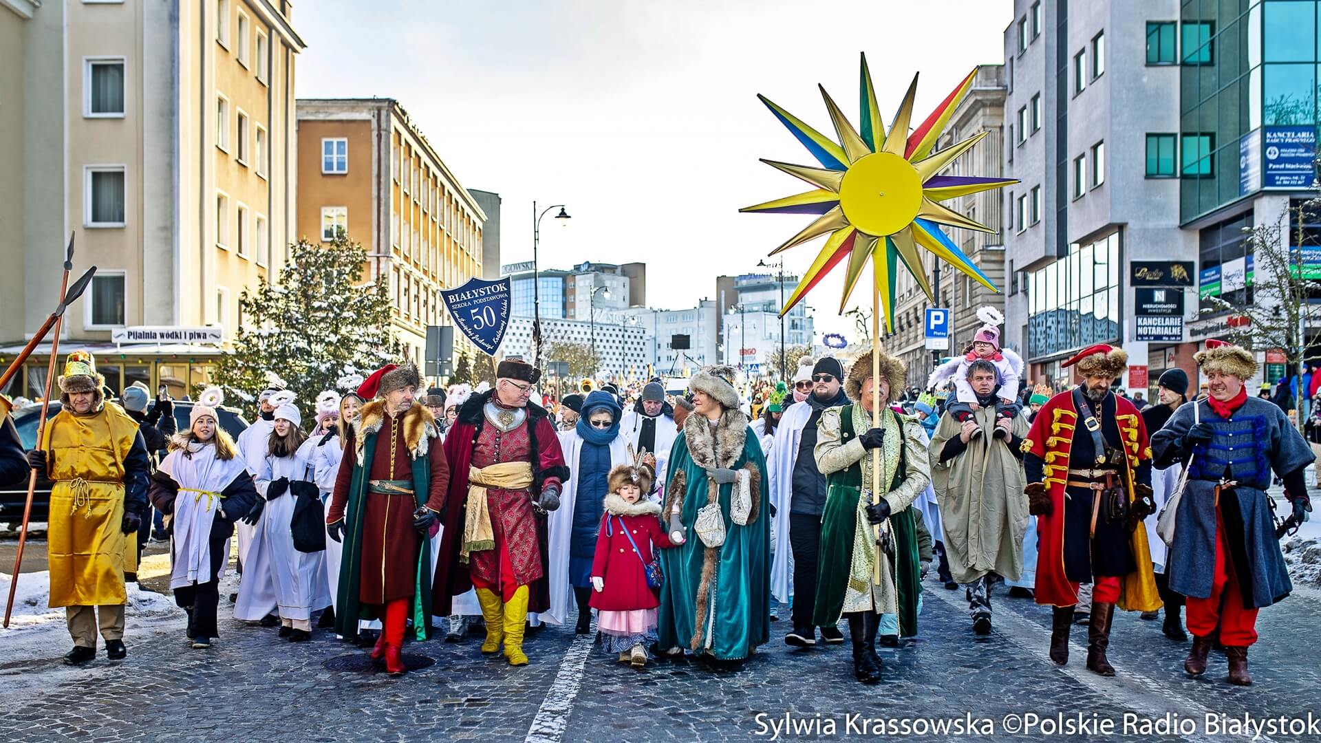 Święto Trzech Króli w Kościele katolickim - ulicami miast przeszły wielobarwne orszaki [zdjęcia, wideo]