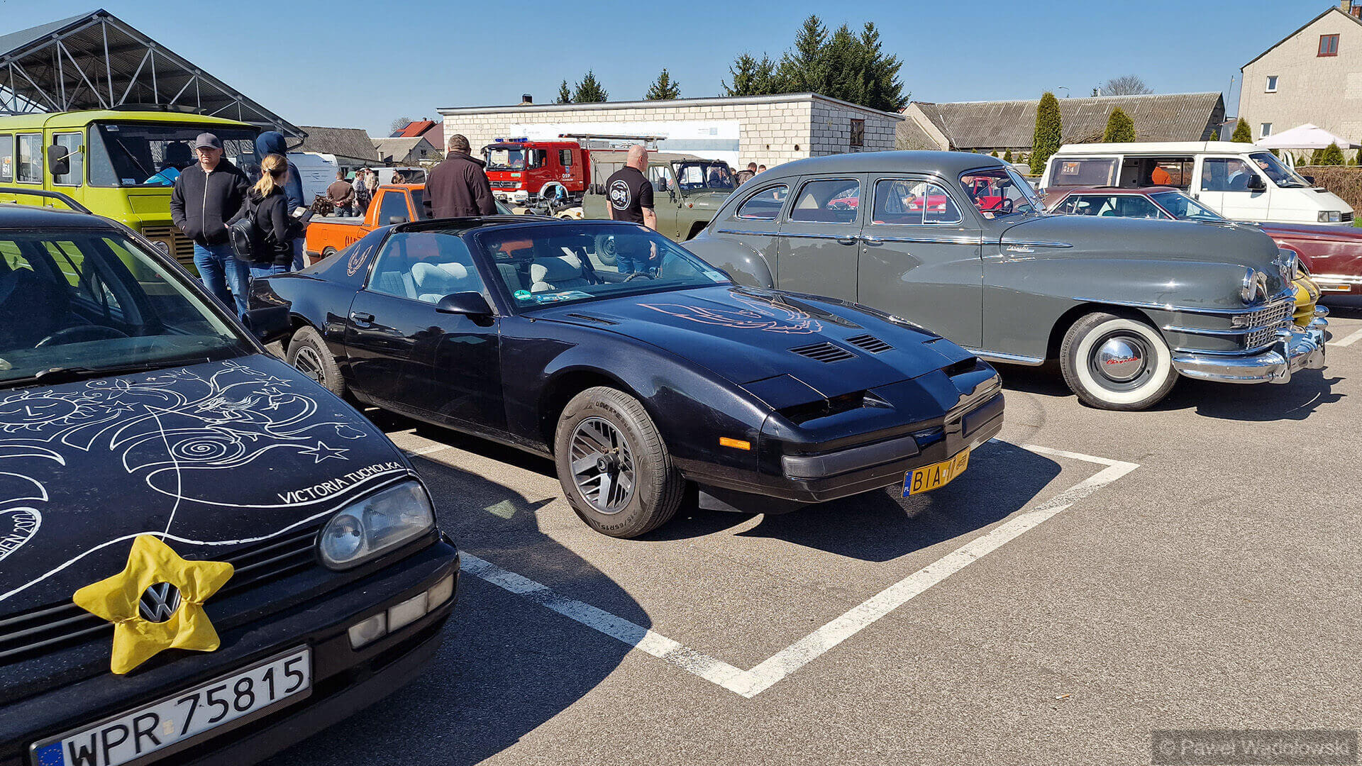 W okolicach Radziłowa można zobaczyć kilkadziesiąt starych aut amerykańskich i polskich z czasów PRL-u [zdjęcia]