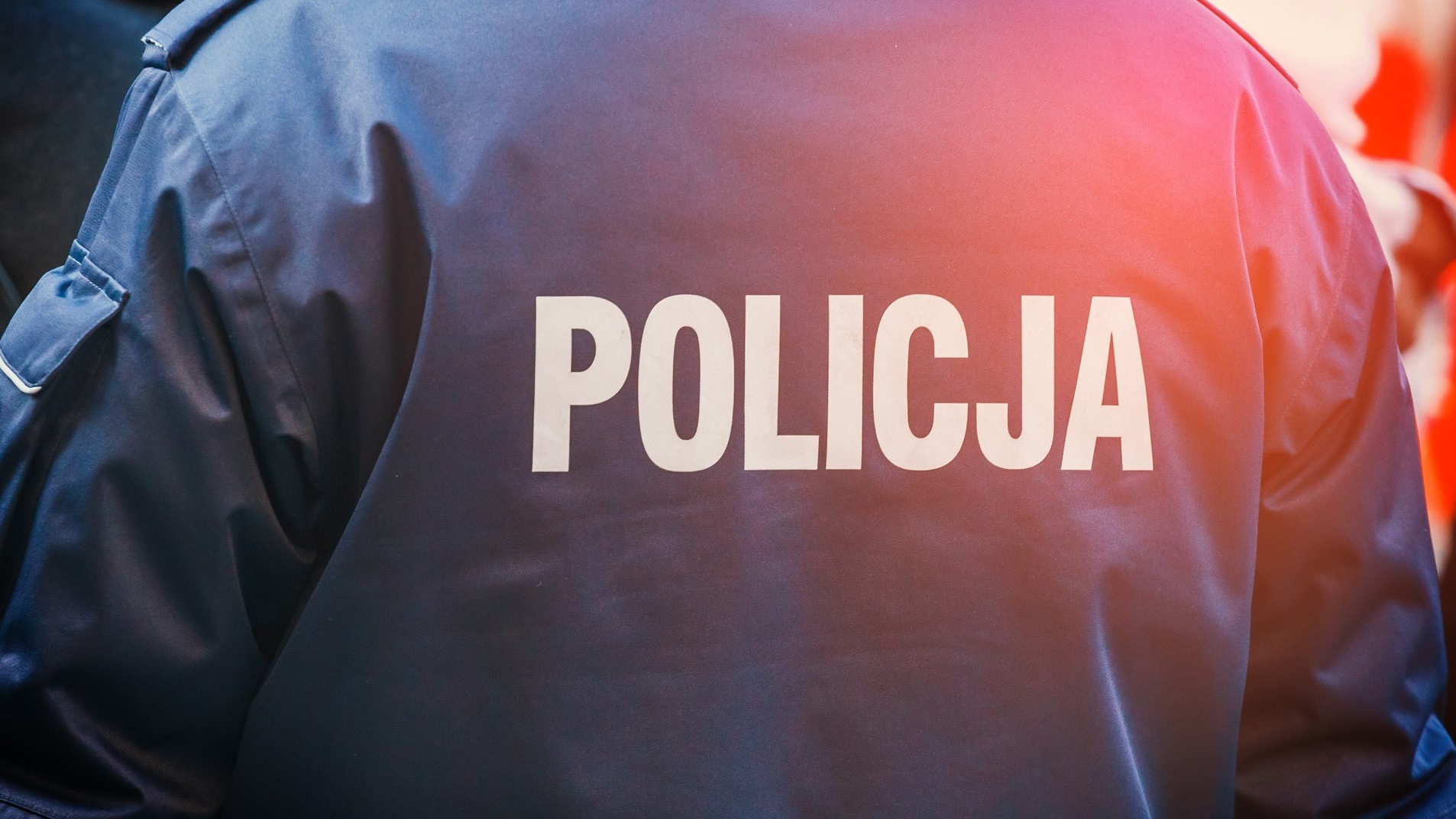 Mężczyzna miał wybić okna i zniszczyć drzwi wejściowe posterunku policji w Brańsku - grozi mu do 8 lat więzienia