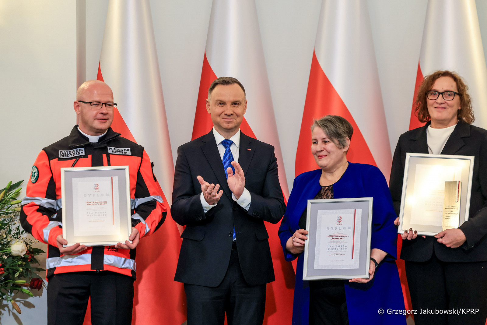 Prezydent Andrzej Duda nagrodził Grupę Ratowniczą Nadzieja z Łomży