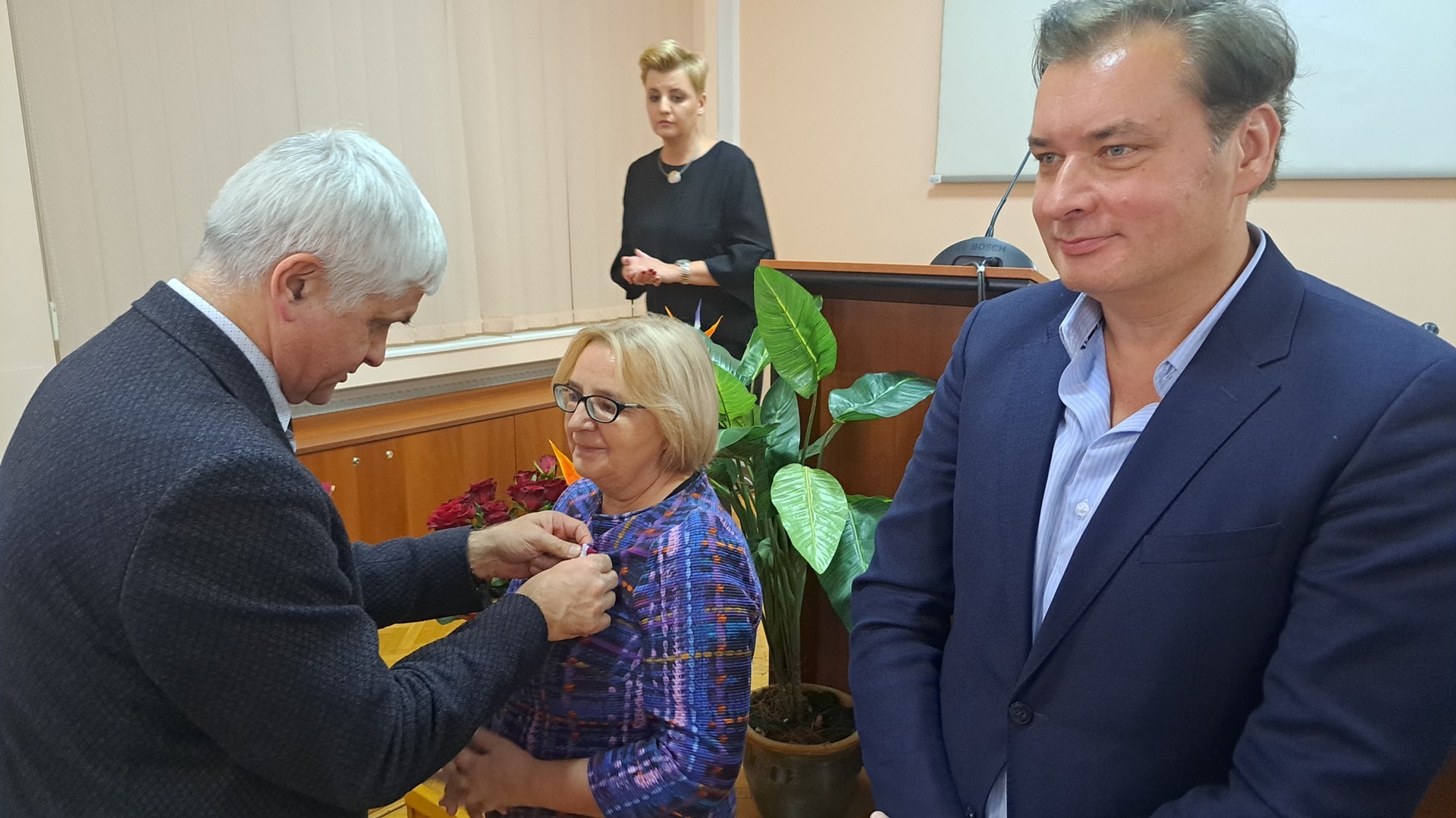 Wojewoda uhonorował wieloletnich pracowników szpitala w Wysokiem Mazowieckiem