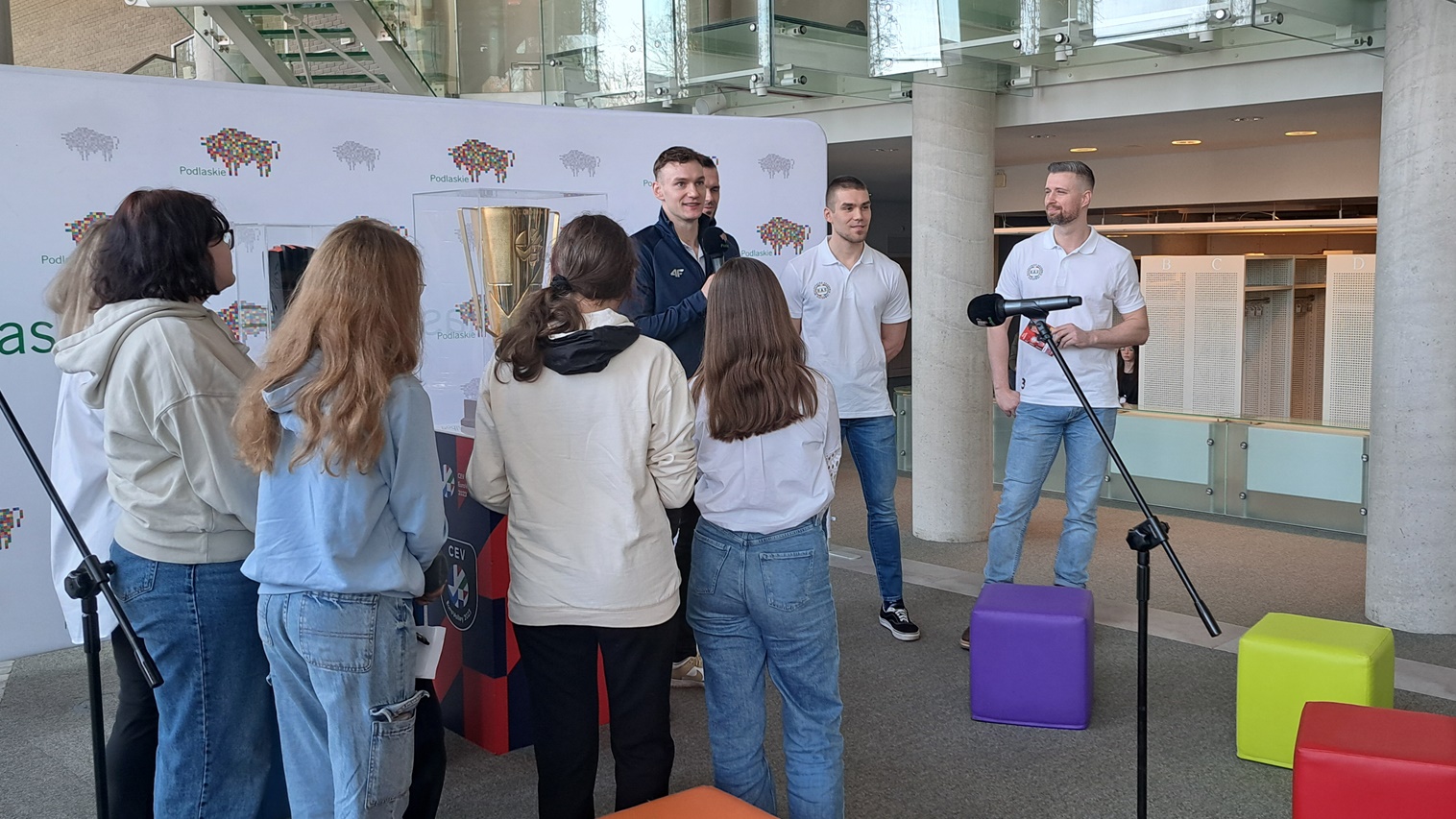 Podlascy siatkarze spotkali się z uczniami w Operze i Filharmonii Podlaskiej w Białymstoku