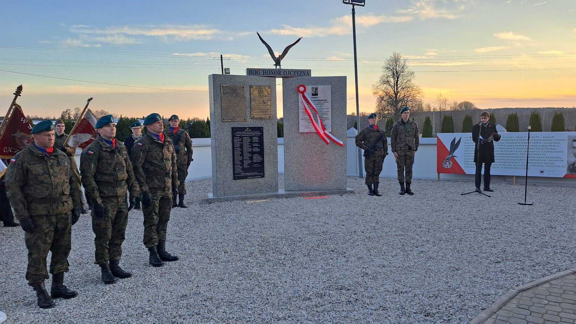 W Tryczówce została odsłonięta tablica upamiętniająca płk. Jana Kamieńskiego