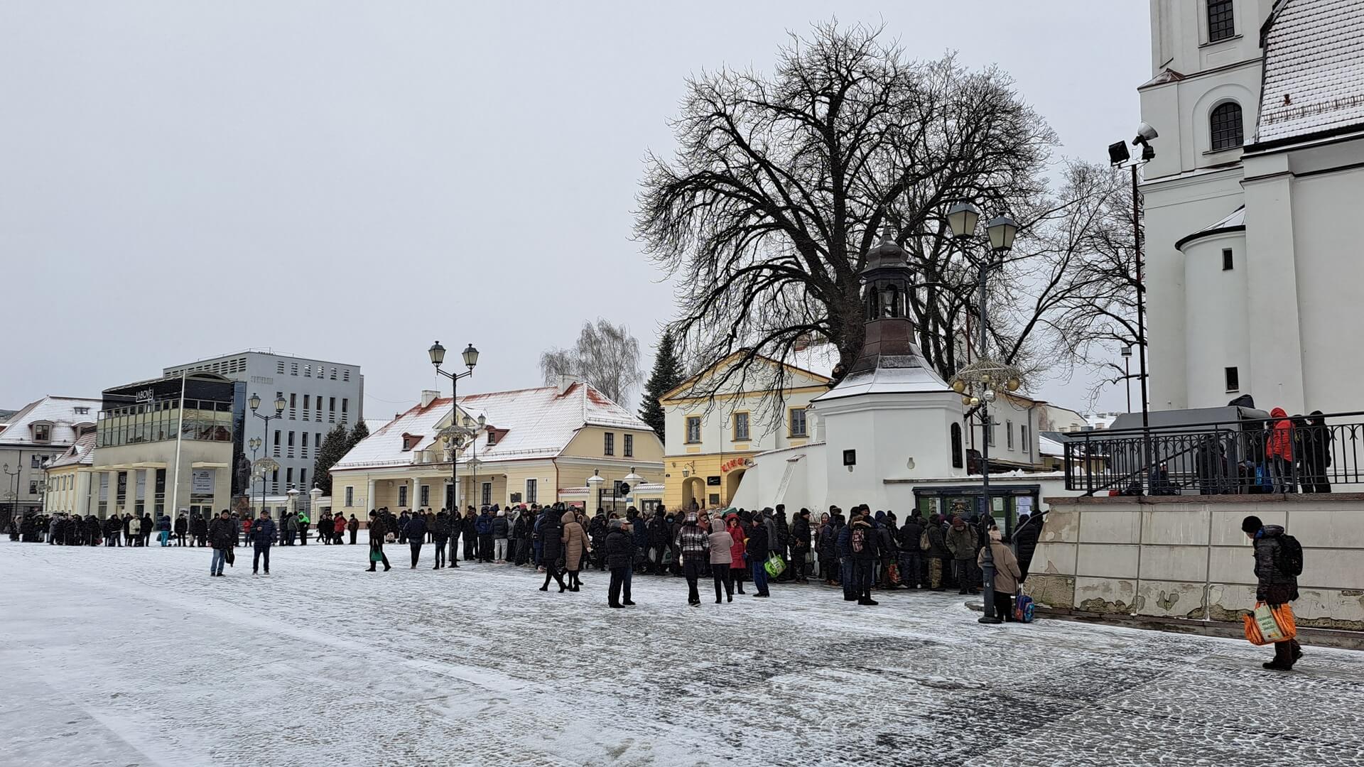 W Białymstoku ubodzy i potrzebujący otrzymali paczki świąteczne od Fundacji Rodziny Czarneckich