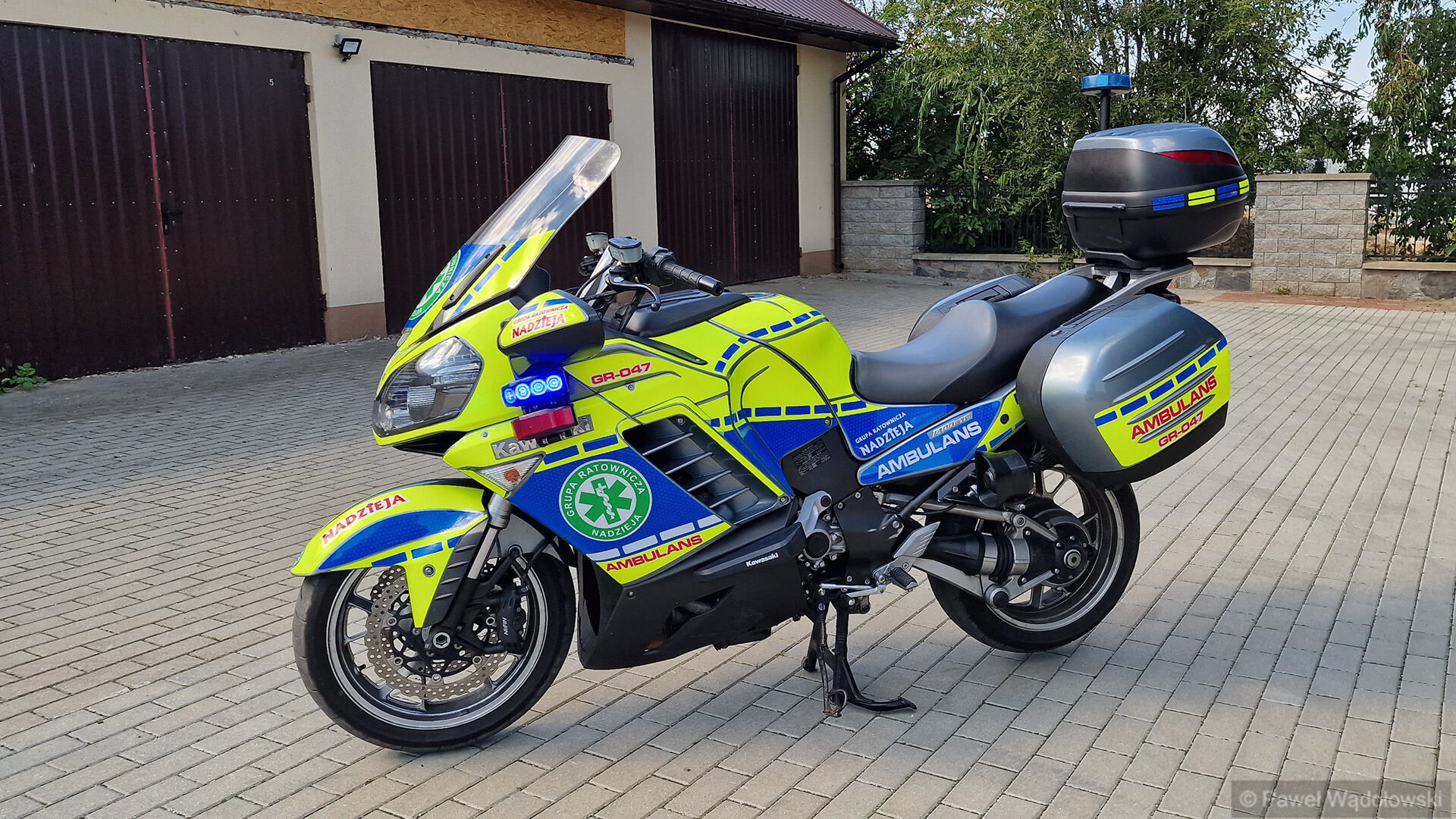 Do floty Grupy Ratowniczej Nadzieja w Łomży dołączył motocykl - ambulans