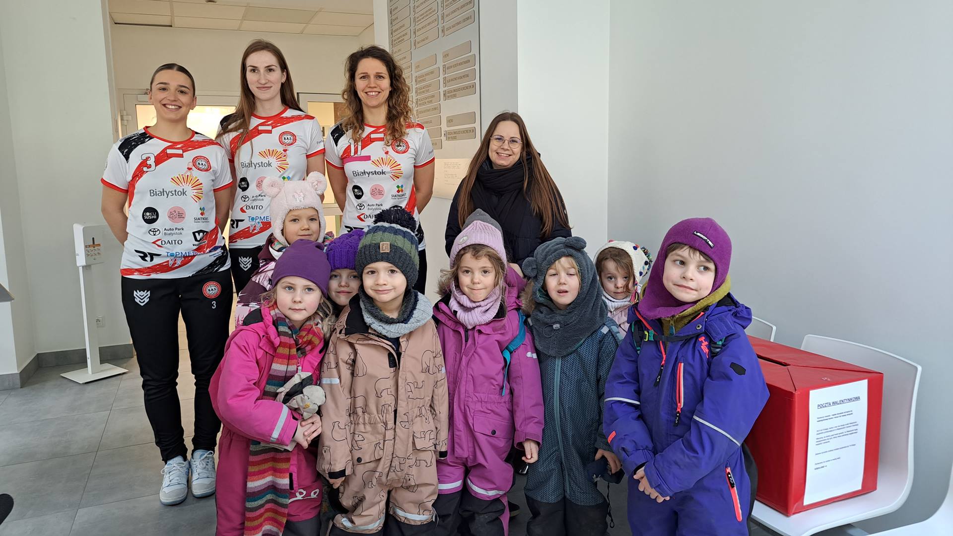 Walentynkowa poczta w Białostockim Centrum Onkologii - do chorych trafiło ponad tysiąc dwieście kartek z życzeniami