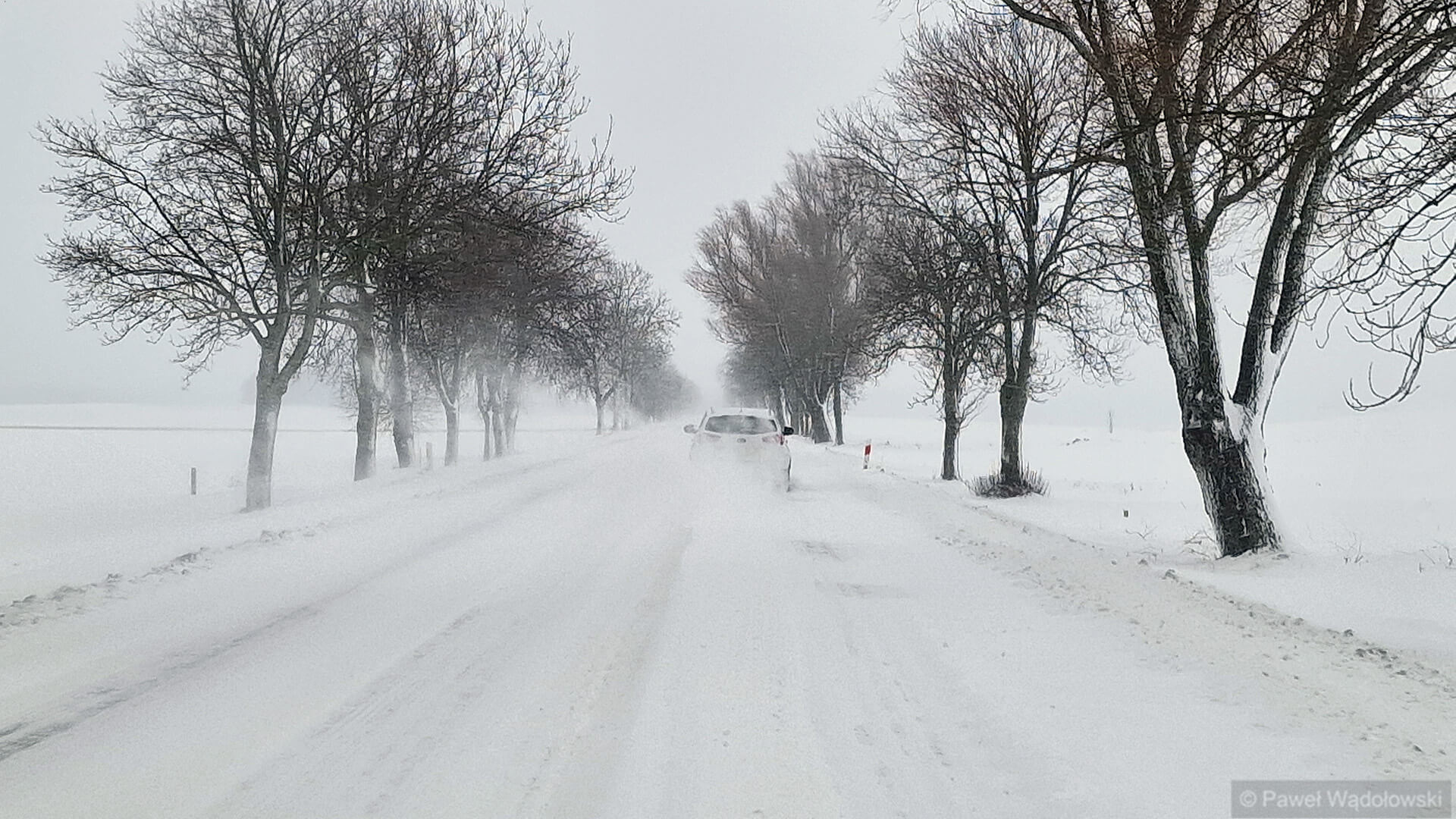 Trudne warunki do jazdy na podlaskich drogach - prezydent Białegostoku zwołał sztab kryzysowy