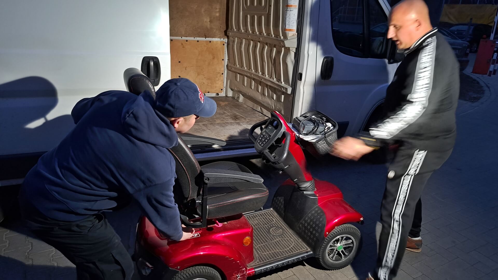 Elektryczny wózek byłego kapitana Jagiellonii będzie służył kolejnym potrzebującym