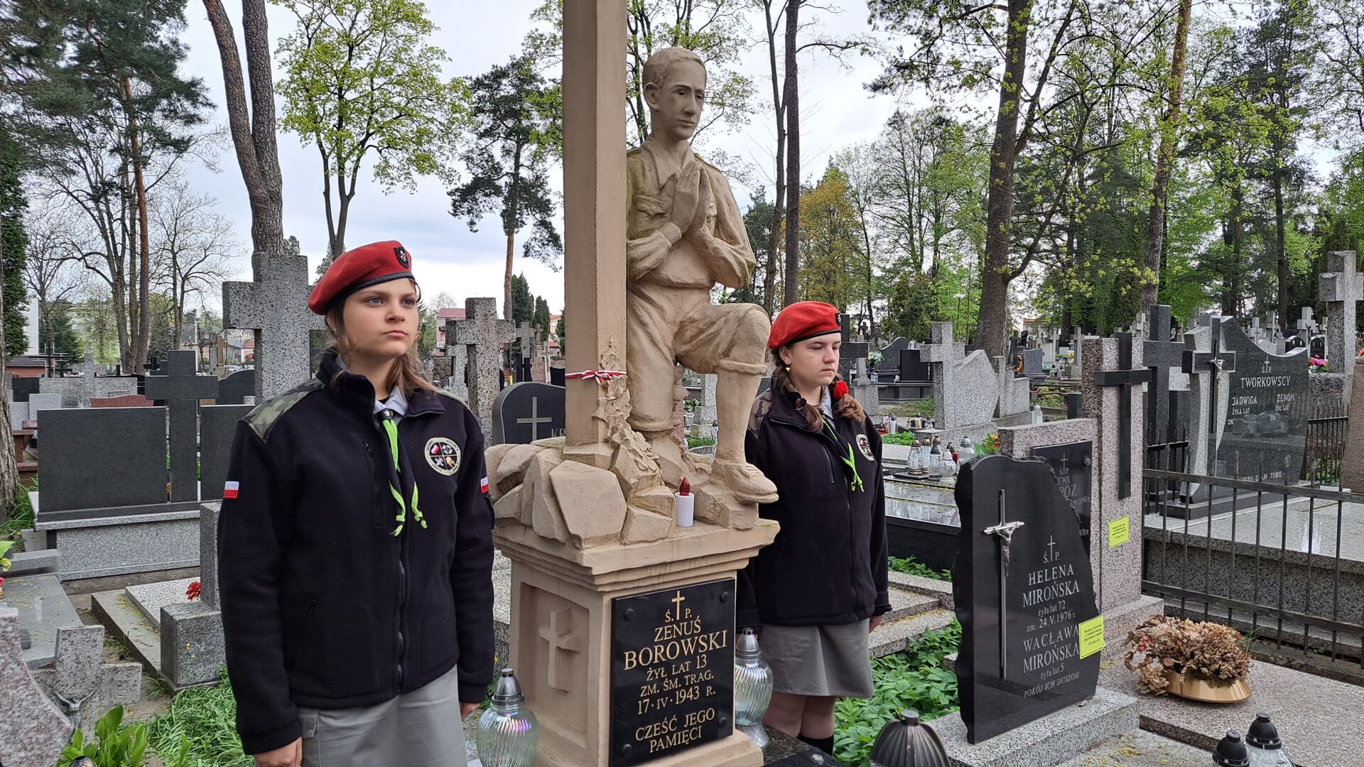 Białostoccy harcerze uczcili pamięć zamordowanego podczas II wojny światowej 13-letniego skauta Zenka Borowskiego