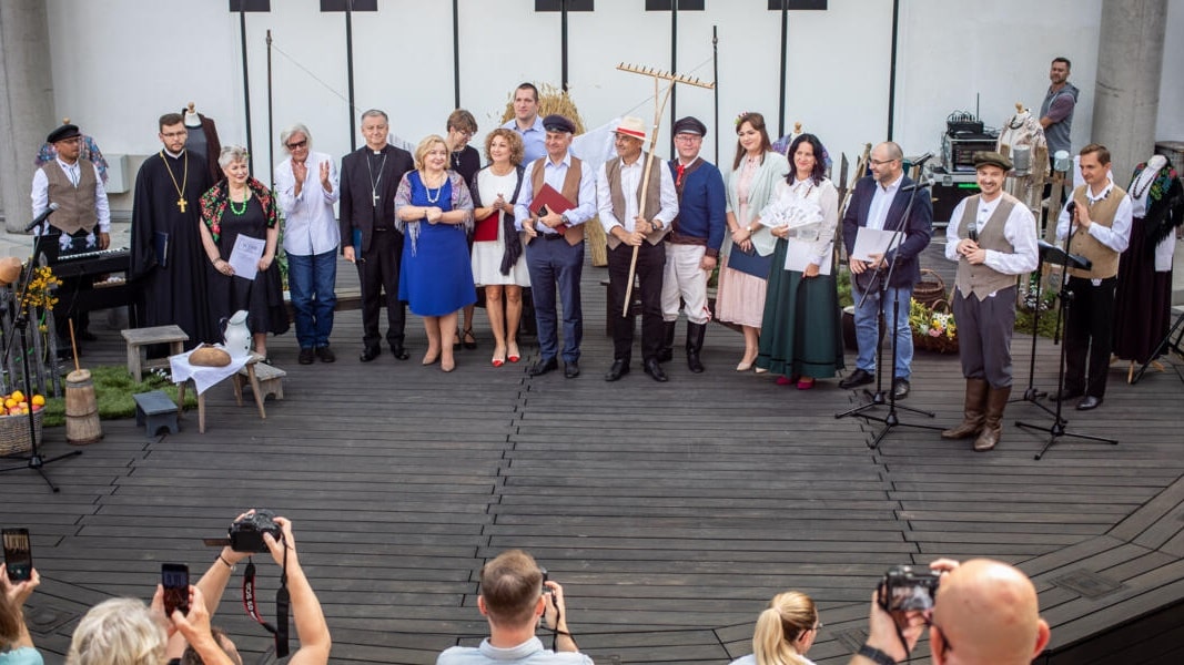 Przedstawiciele m.in. świata polityki i kultury czytali w Białymstoku fragmenty "Nad Niemnem" podczas akcji Narodowego Czytania