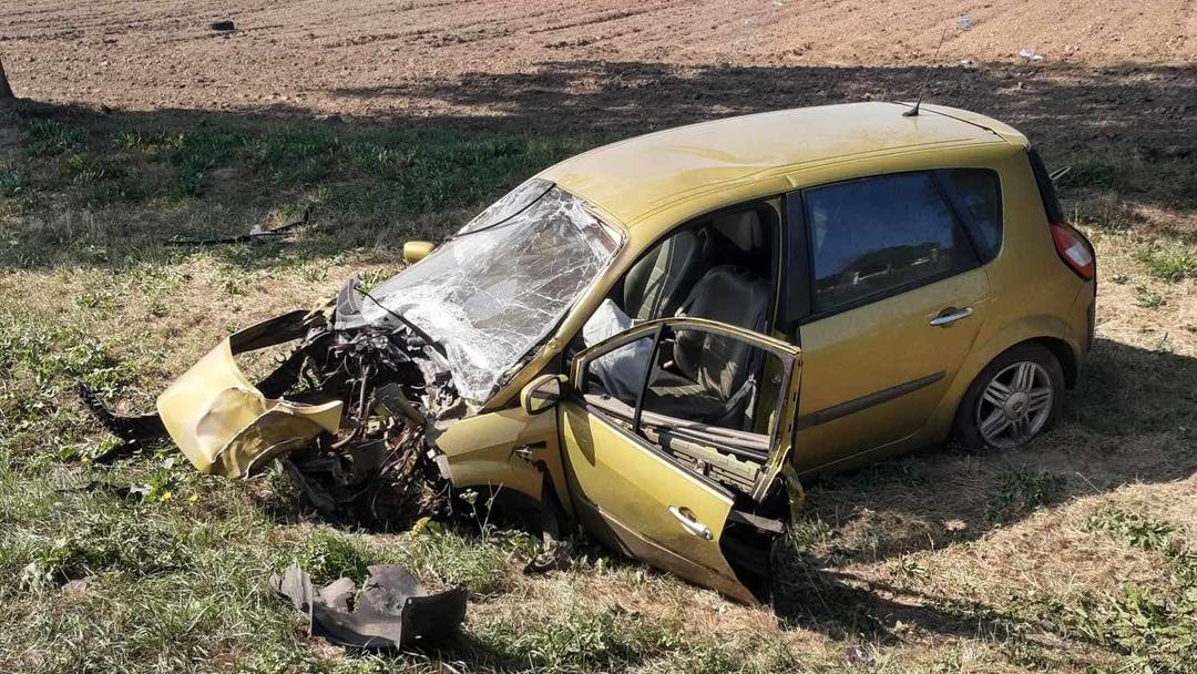 Wypadek na trasie z Knyszyna do Moniek - zderzyły się dwa samochody osobowe