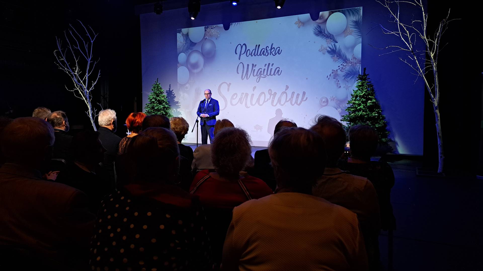 Podlascy seniorzy wzięli udział w wigilijnym spotkaniu z zarządem województwa