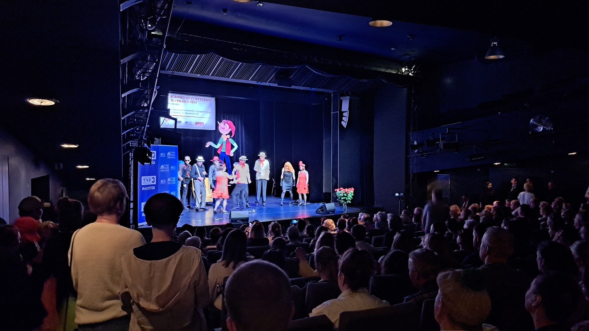 Projekt "Zobacz więcej", relacja z charytatywnego koncertu i Przeglądu Twórczości Artystycznej Osób Niepełnosprawnych