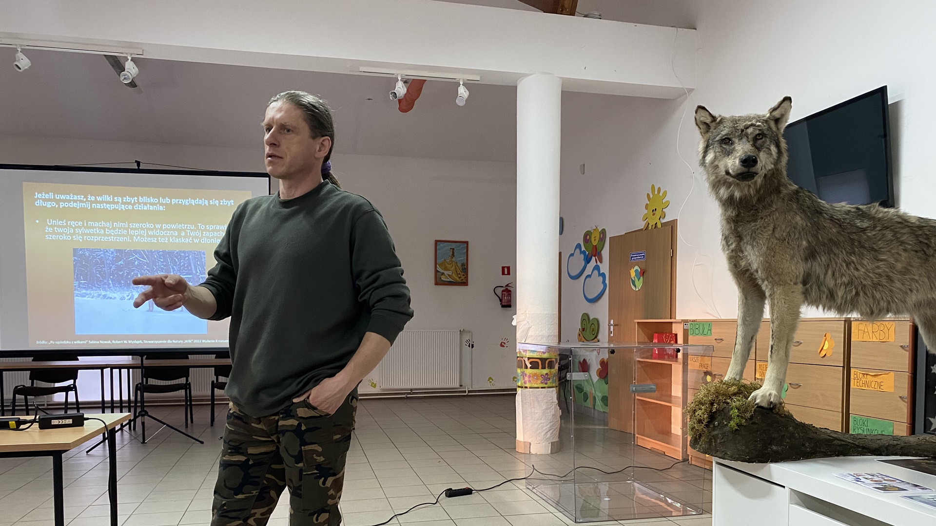 Mieszkańcy podbiałostockich miejscowości coraz częściej obserwują blisko domów wilki