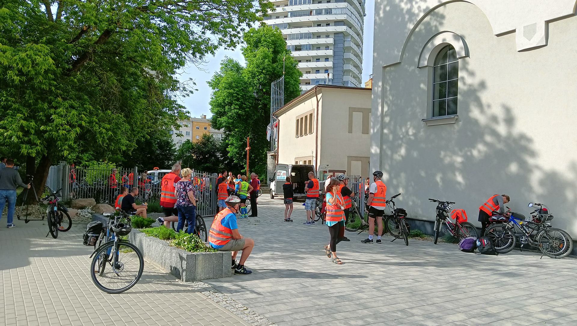 Pielgrzymi na rowerach zmierzają do Różanegostoku