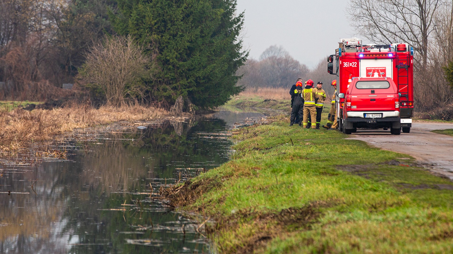 Łomża: W rowie melioracyjnym znaleziono zwłoki mężczyzny
