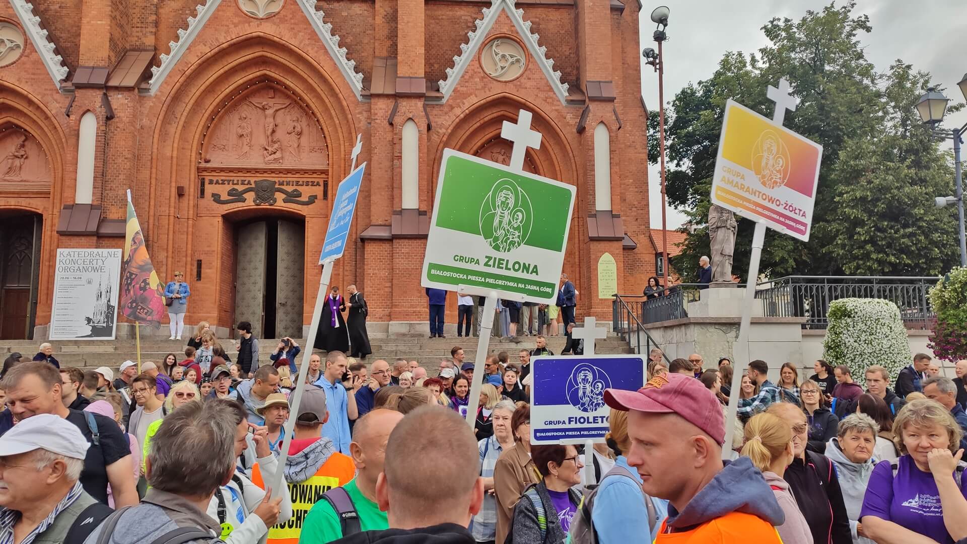 Około 200 osób wyruszyło z Białegostoku w pieszej pielgrzymce na Jasną Górę