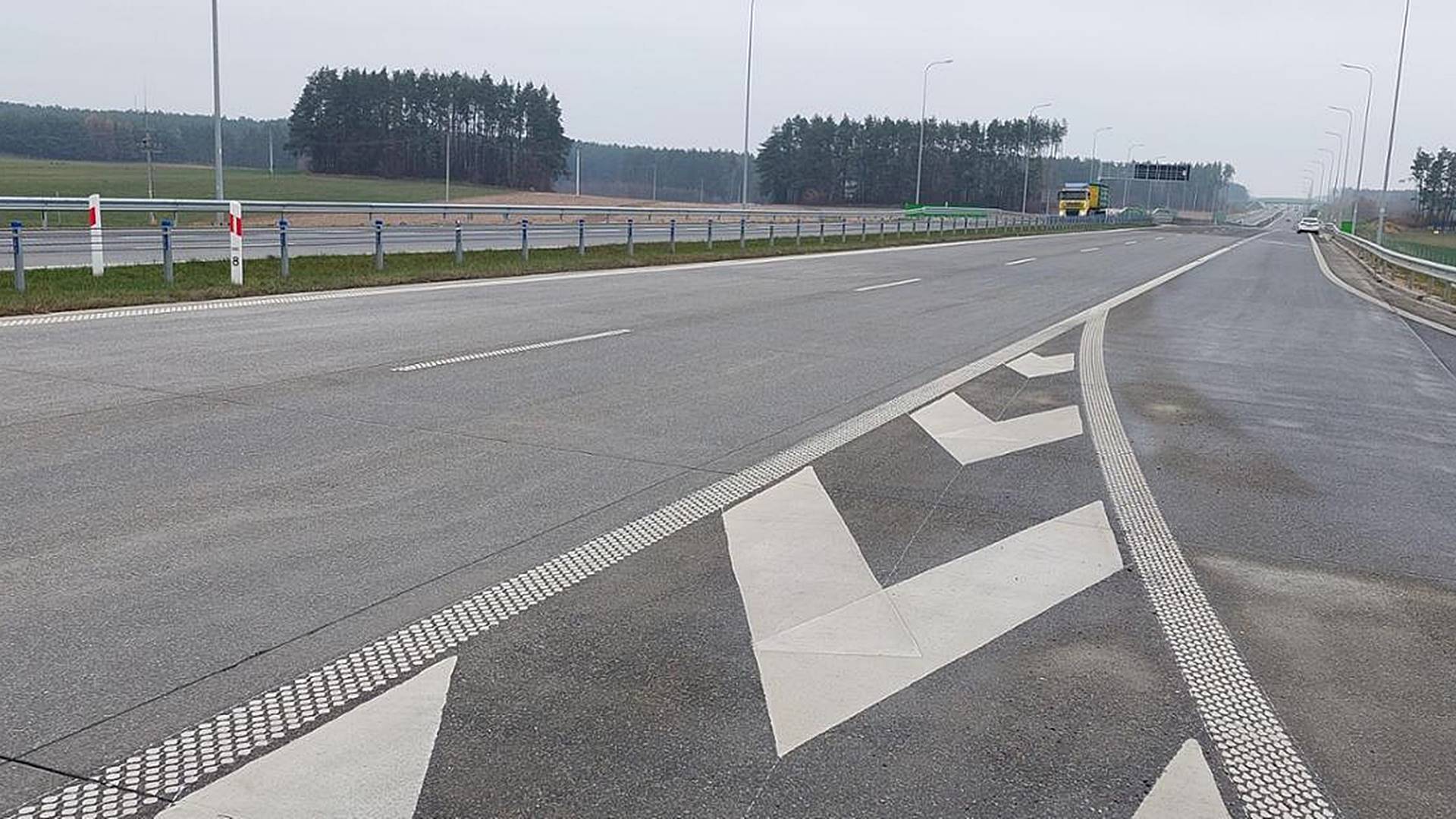 Utrudnienia drogowe na S61 koło Łomży - ruch będzie odbywał się drugą jezdnią